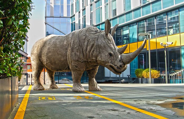Özge Günaydın'ın "Rhinos Back in Town" isimli sergisi Masterpiece Hall'da!