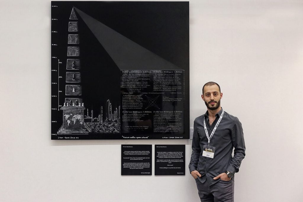 Fırat Bekiroğlu İle Sanal Gerçeklik Teknolojisi İle Kurulmuş, Türkiye'nin İlk Sanat Galerisi Fi Art Gallery'i Konuştuk