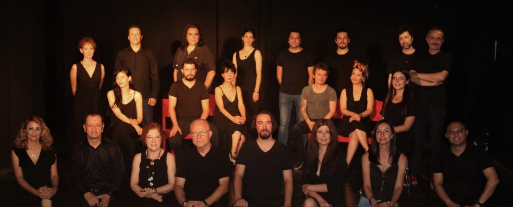 Yasemin Şimsek Tüzün İzmir Bağımsız Tiyatrolar İnisiyatifi'ni SanatOkur'a Anlattı