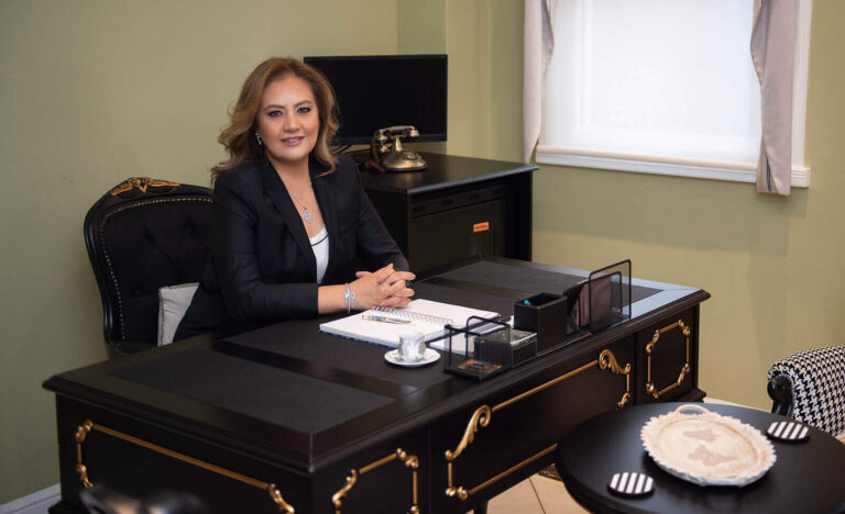 Ressam Güher Elçiçek