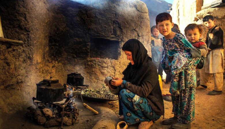 Vega Moqarabi “Perdeyi Aralamak: Afganistan’ın Kadınları”