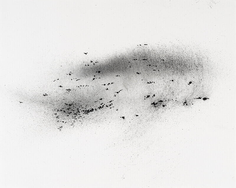 Çağla Köseoğulları, “Toz” Serisi, 2023, Kağıt üzerine füzen, 21x26cm