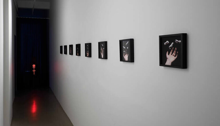 Yelta Köm, "her şey tanıdık, her şey yabancı" sergisi, 2023, Versus Art Project