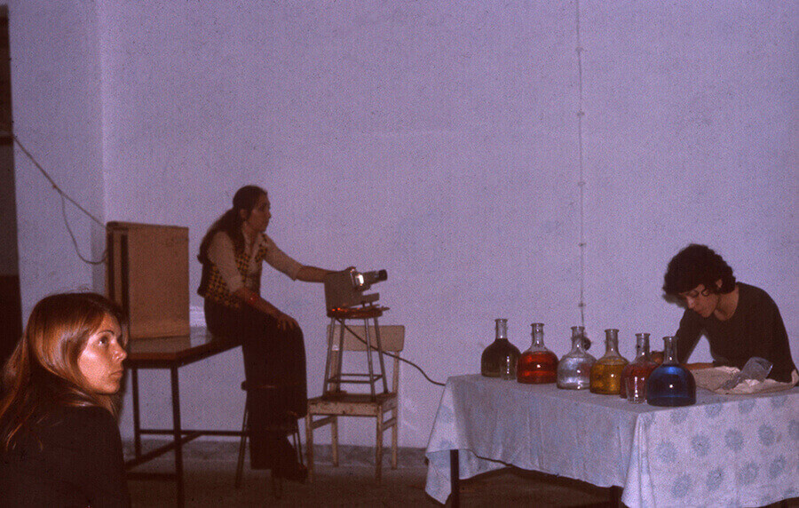 İsmail Saray'ın, öğrencilerinin katılımıyla gerçekleştirdiği Bir Olayperformansından görünüm, Samsun Eğitim Enstitüsü, 1975 Salt Araştırma, İsmail Saray Arşivi