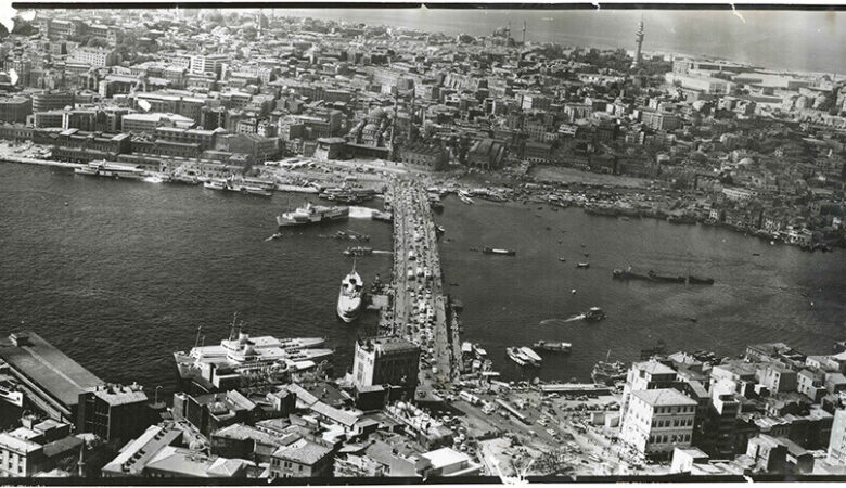 Karaköy Meydanı ve Tarihî Yarımada’nın havadan görünümü Salt Araştırma, Fotoğraf ve Kartpostal Arşivi