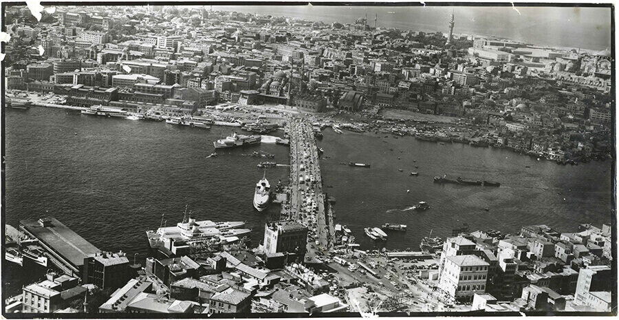 Karaköy Meydanı ve Tarihî Yarımada’nın havadan görünümü Salt Araştırma, Fotoğraf ve Kartpostal Arşivi