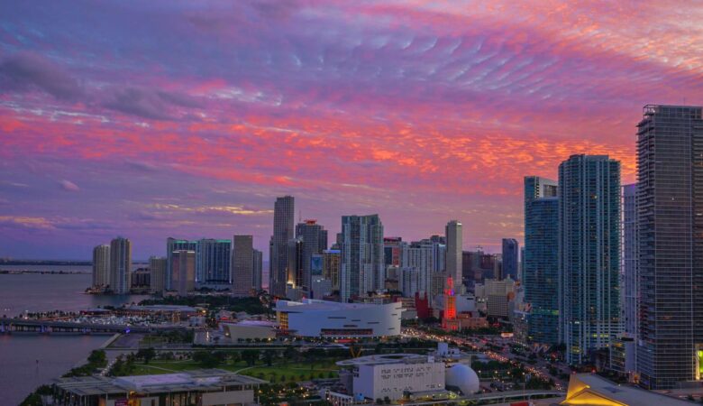 Miami sky ( Fotoğraf: alyssa BLACK ) wikipedia