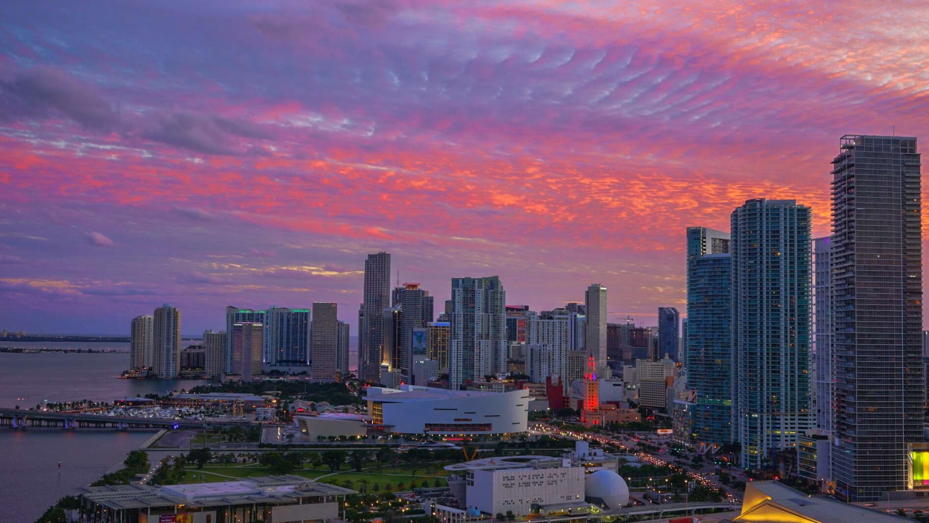 Miami sky ( Fotoğraf: alyssa BLACK ) wikipedia
