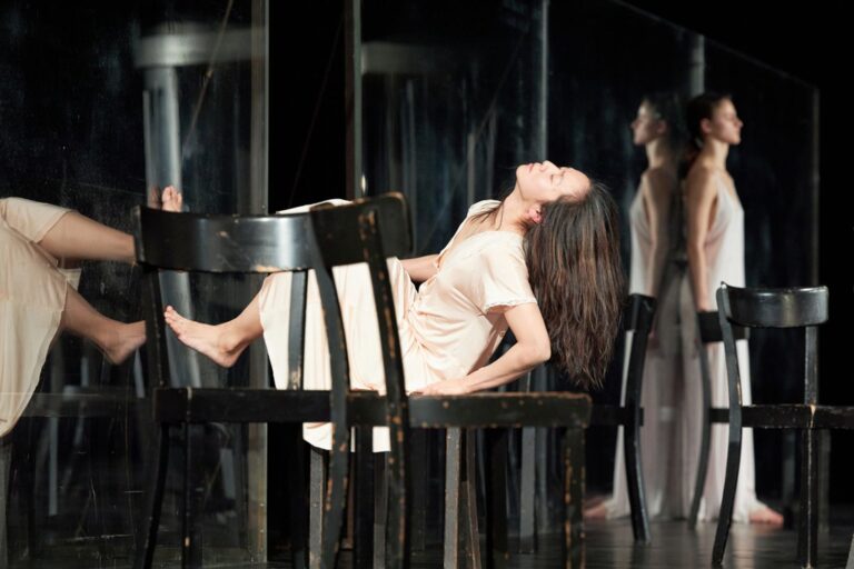 PINA BAUSCH: CAFÉ MÜLLER
