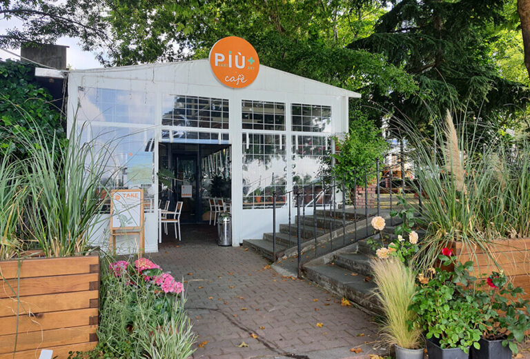 Piu Art Cafe