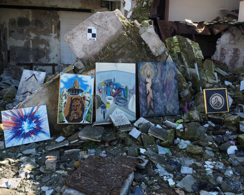 Antakya’da sanatçılar yıkıntıların arasında eserlerini sergiledi