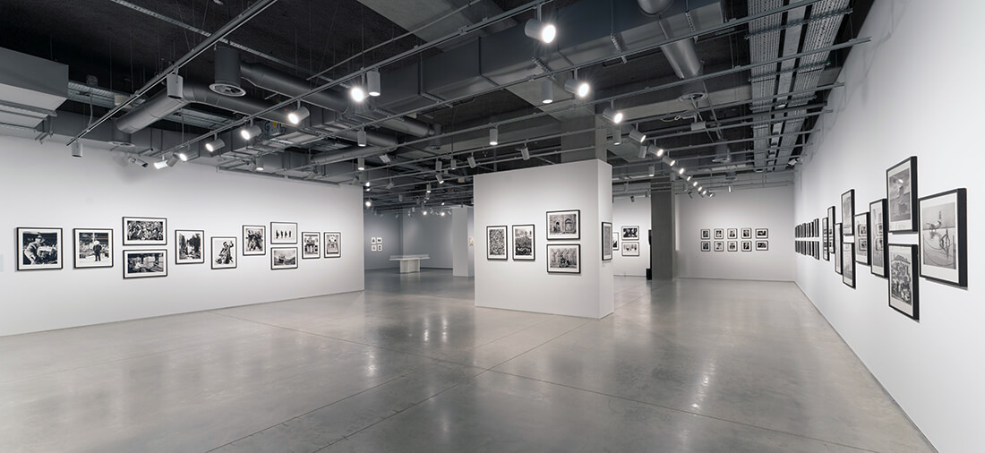 Ozan Sağdıç: Fotoğrafçının Tanıklığı sergisi, İstanbul Modern Fotoğraf Galerisi, 2024