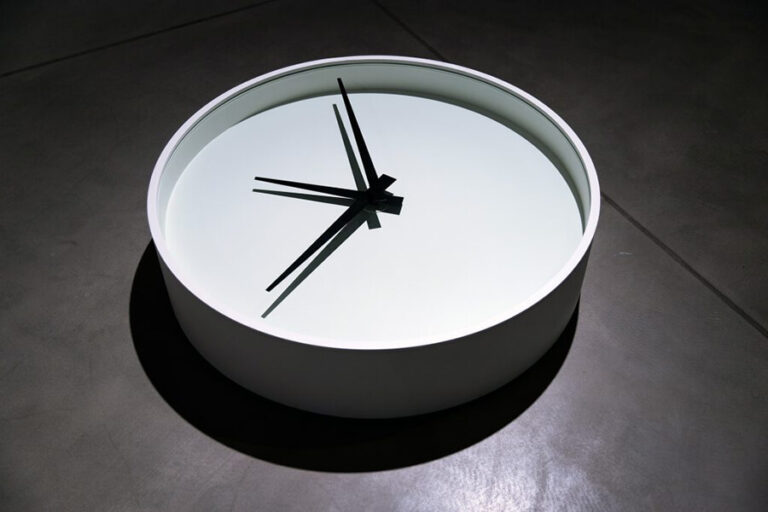 The Clock, 2022 wet painting on aluminium, anti reflex glass, electric clock movement 23 104 cm (diameter)