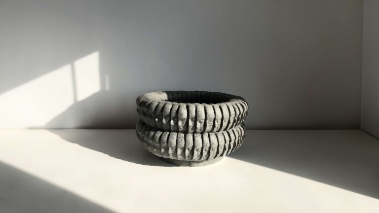 Pınar Yeşilnacar, Antagonist Vase