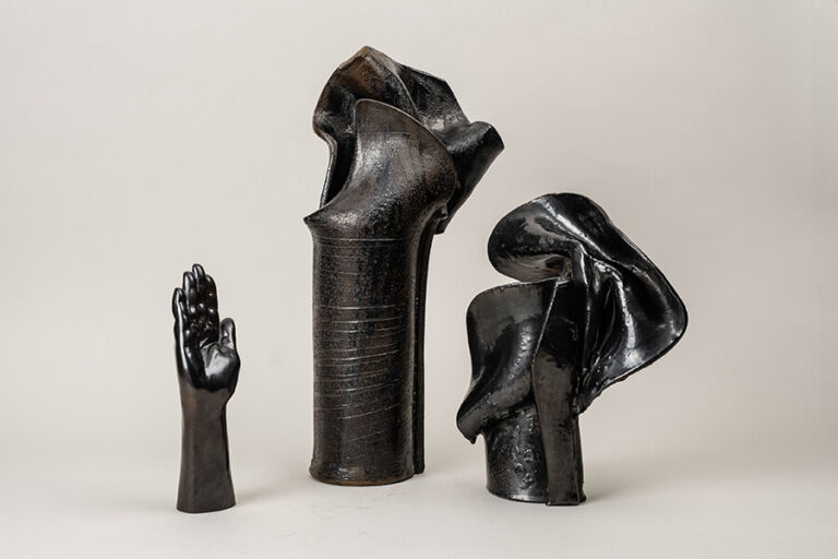 Candeğer Furtun, Sağdan Sola / From Right to Left İsimsiz, 2010, Seramik, sırlar, 26.5*10.5*7 cm İsimsiz, 1973, Seramik, sırlar, 52*25*15 cm İsimsiz, 1973, Seramik, sırlar, 34.5*27*16 cm Fotoğraf: Barek