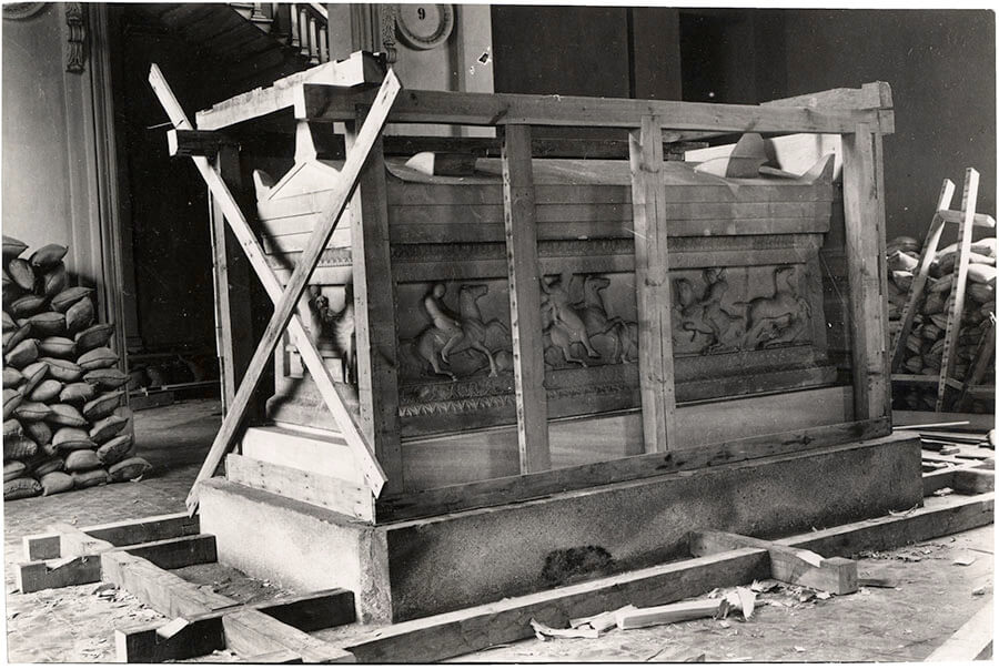 İkinci Dünya Savaşı sırasında İstanbul Arkeoloji Müzeleri’nde koruma altına alınan Satrap Lahdi Salt Araştırma, Ali Saim Ülgen Arşivi