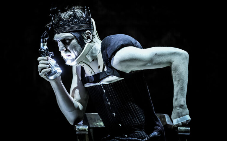 Schaubühne Berlin yapımı III. RICHARD