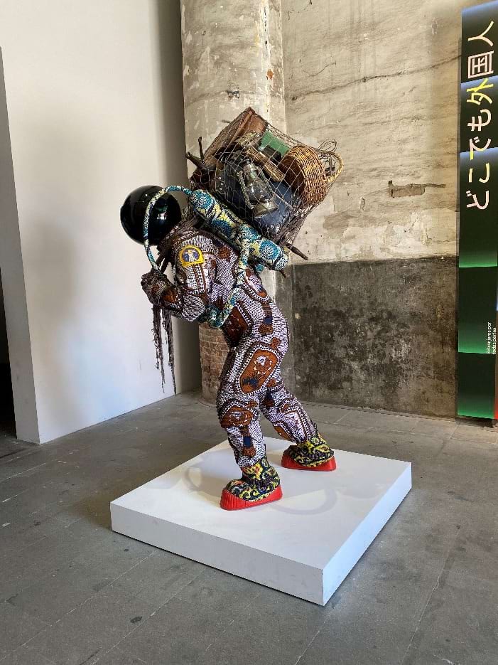 Yinka Shonibare, Mülteci Astronot VIII, (Refugee Astronaut VIII) 2004.