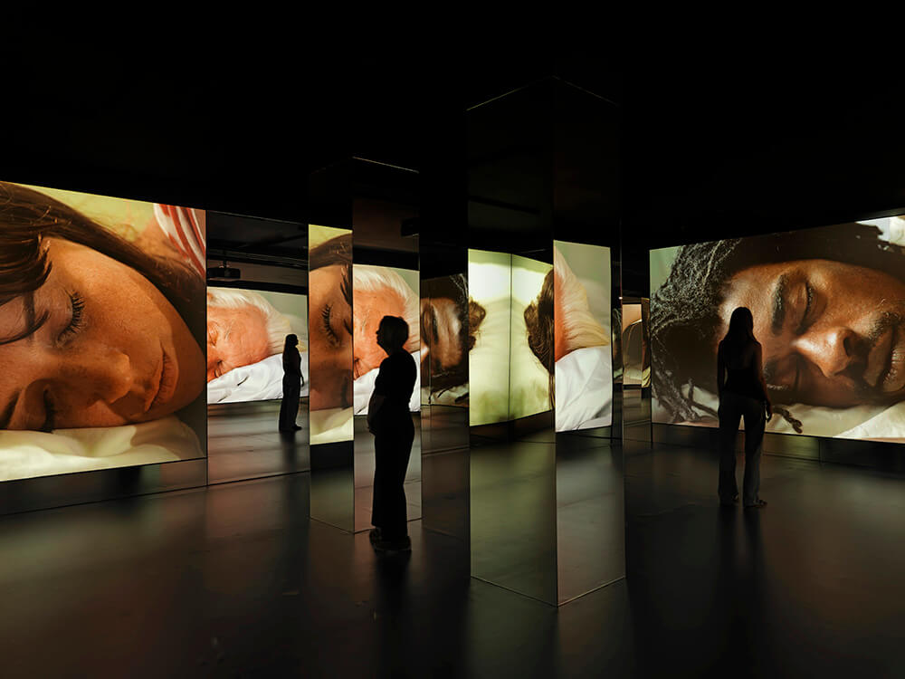 Doug Aitken, uyurgezerler (2007)