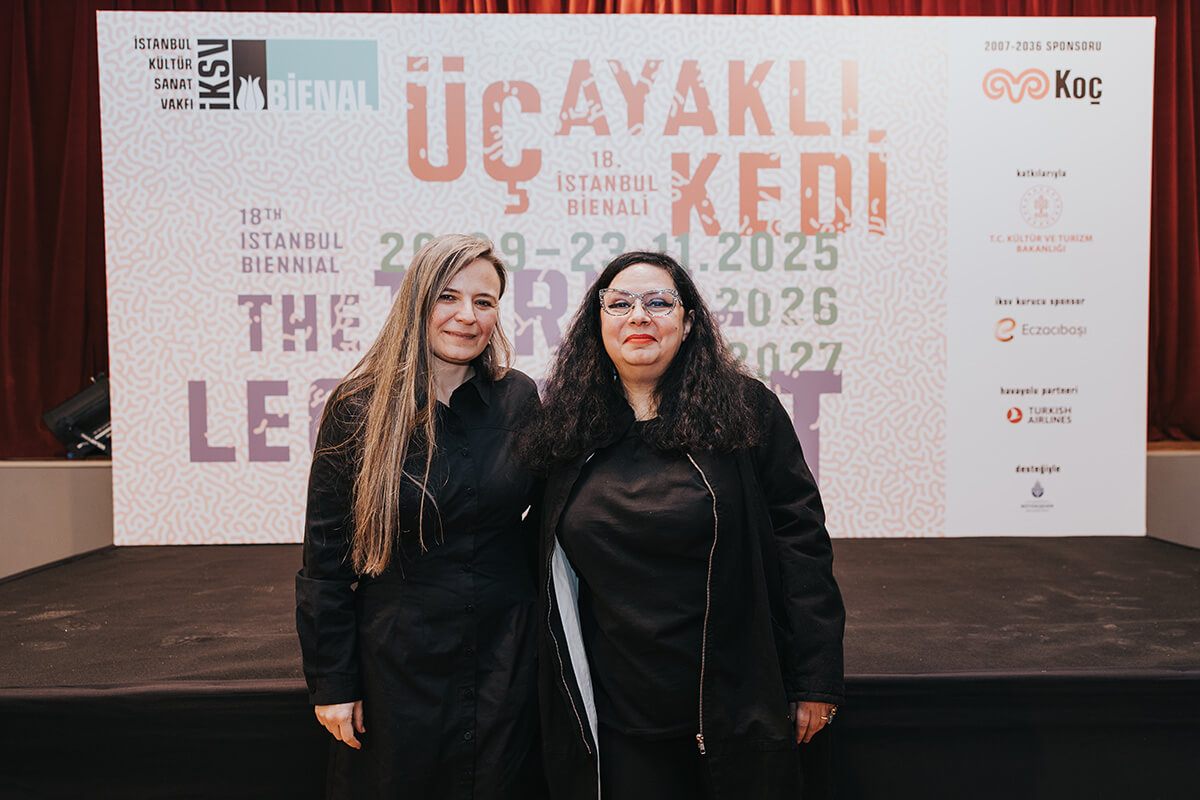 18.İstanbul Bienali Basın Toplantısı (Kevsel Güler ve Christine Tohmé) , Beyoglu Spor Klubü (Foto: Salih Üstündağ)