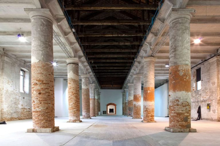 2025 in Venedig statt. © Giulio Squillacciotti - Courtesy La Biennale di Venezia