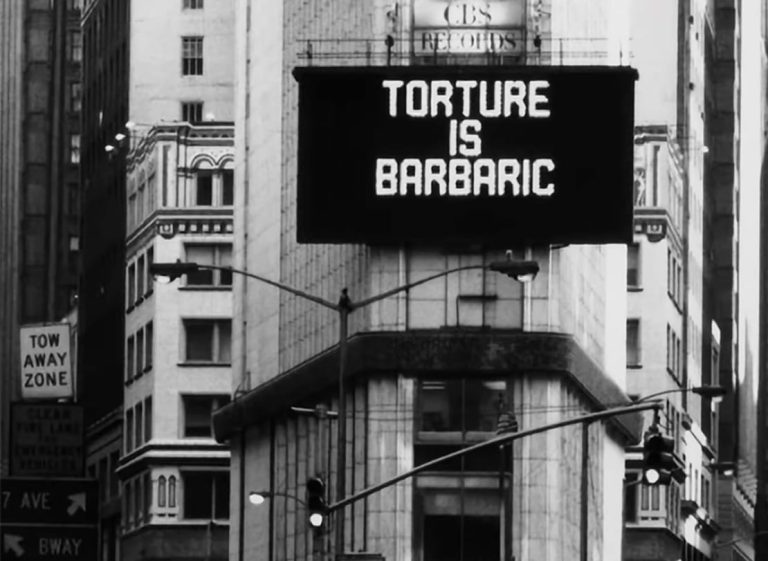 Jenny Holzer, “Protesto”. Videodan bir kare. Art21