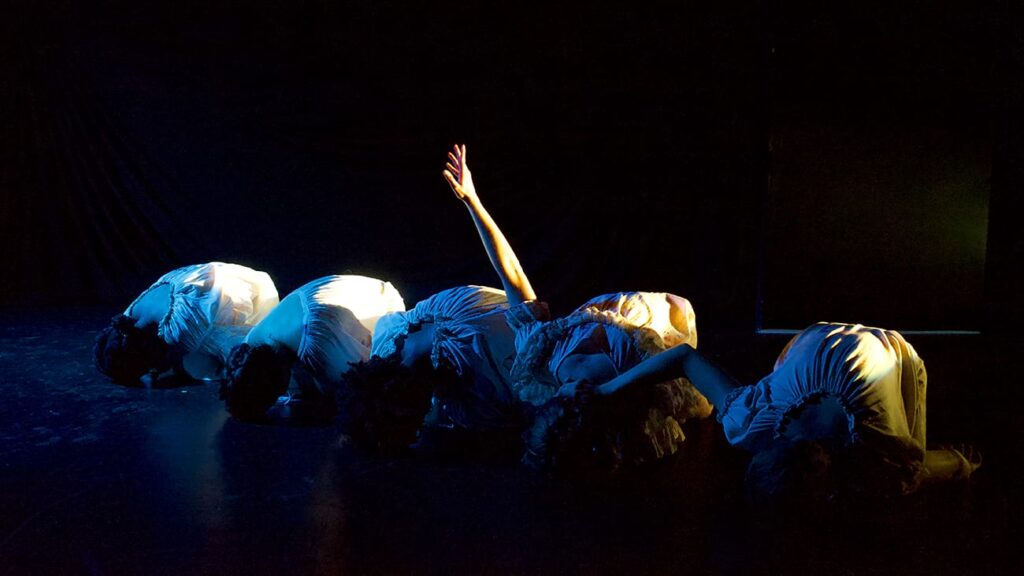 VOID, Ağustos 2018'de New York'taki HERE Arts Center