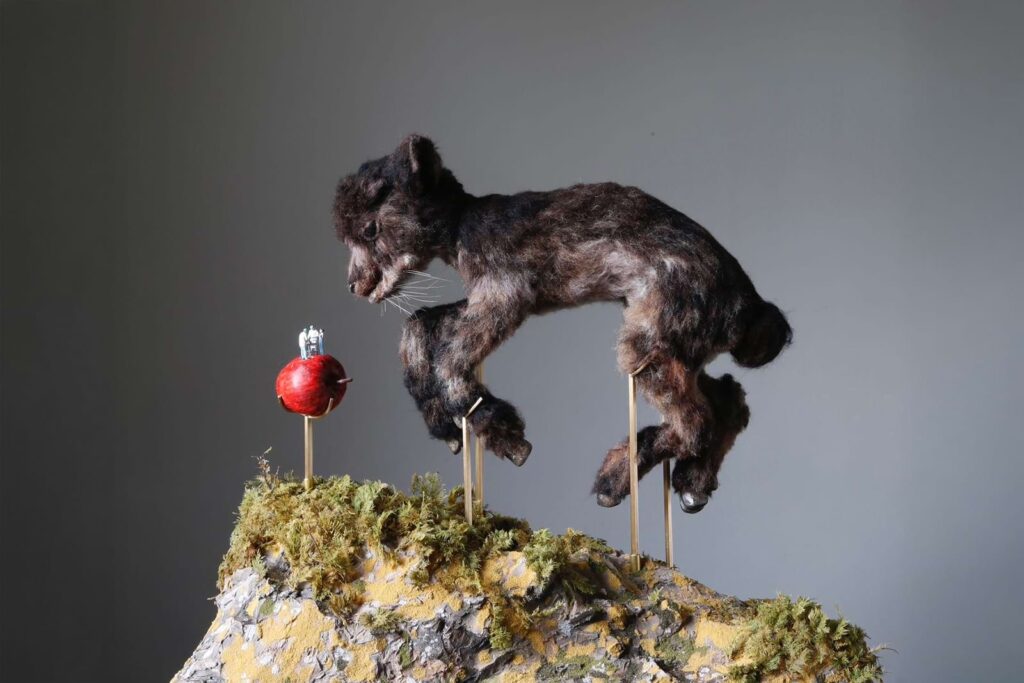 DUSTER, Yedi Dakika, 140x63x33 cm, 2025