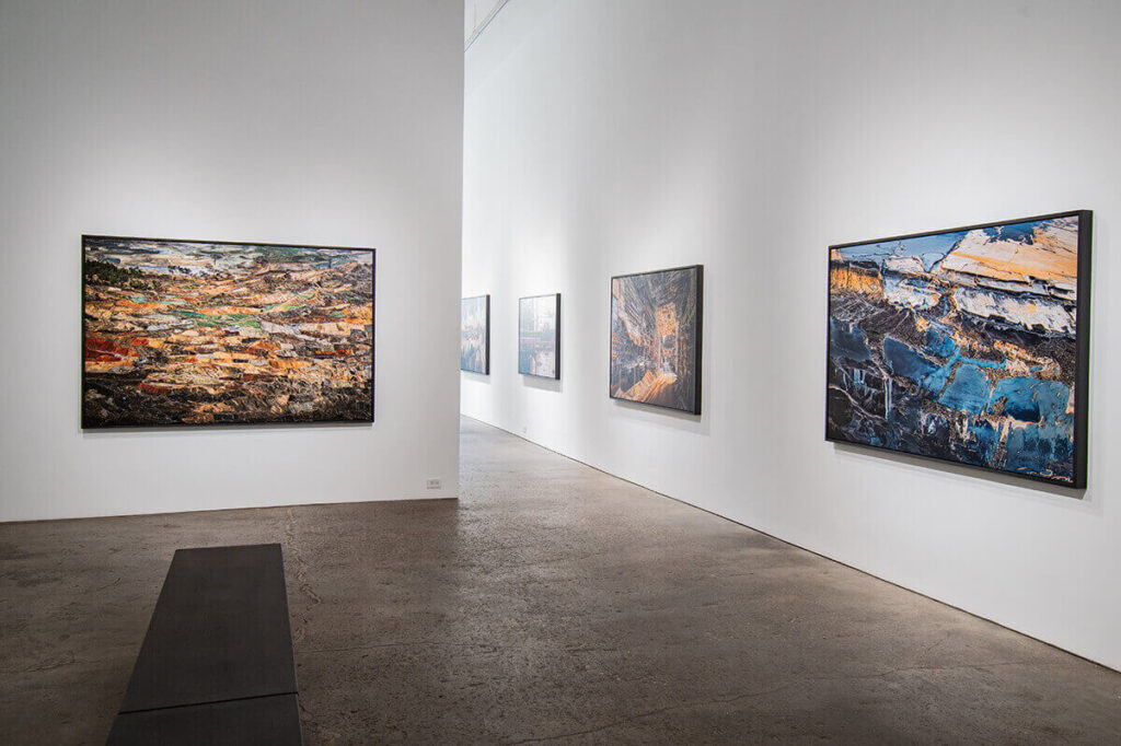 Edward Burtynsky-Alkan Avcıoğlu “Hypertopographics” Sergisi, 2025, Foto: Luis Antonio Ruiz (Heft Gallery’nin izniyle)