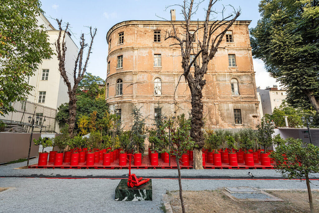18. İstanbul Bienali - Khalil Rabah - Fransız Yetimhanesi (Foto: Sahir Uğur Eren)