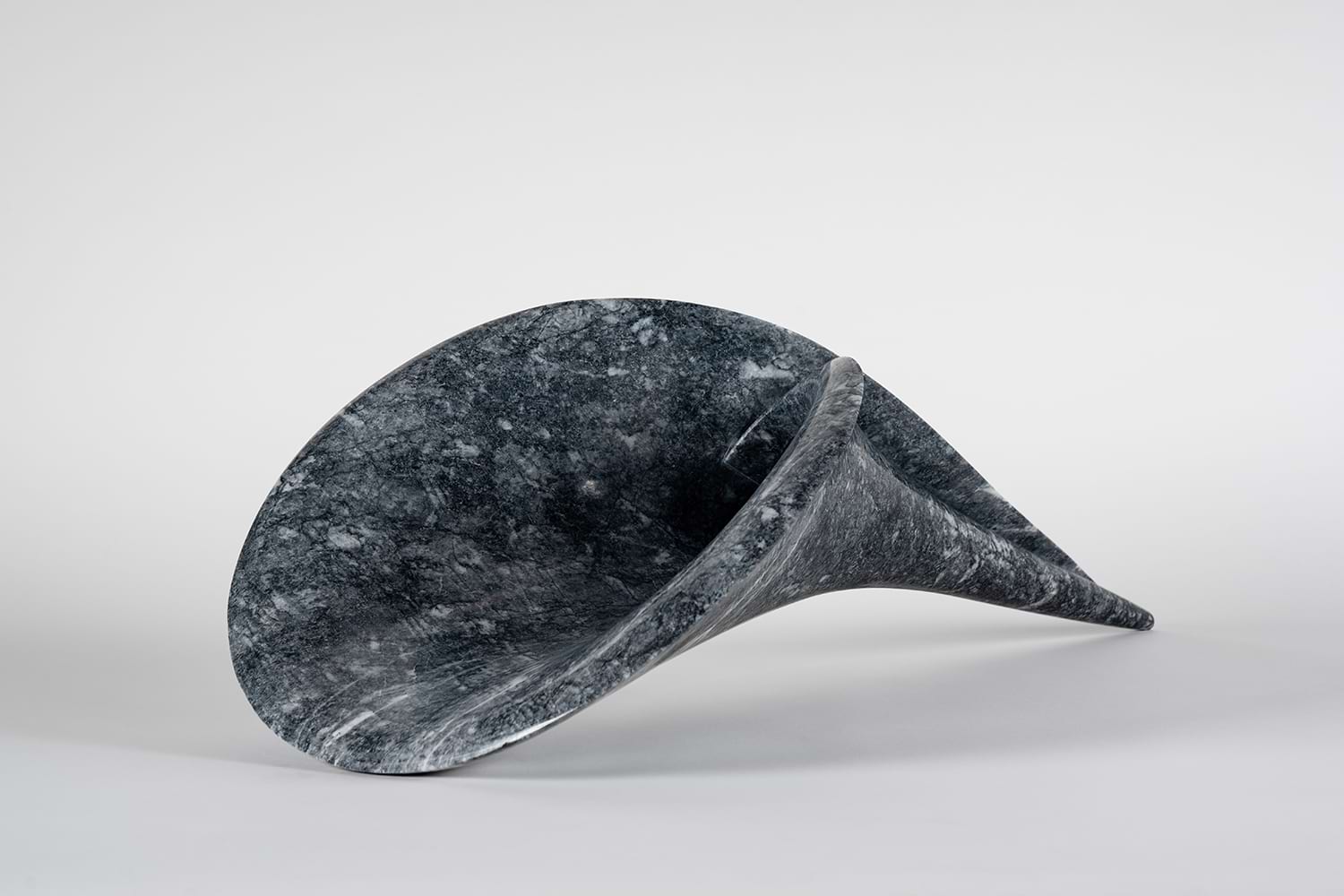 Metin Alper Kurt, Calla, Mermer, 24 x 77.5 x 38 cm, 2025.