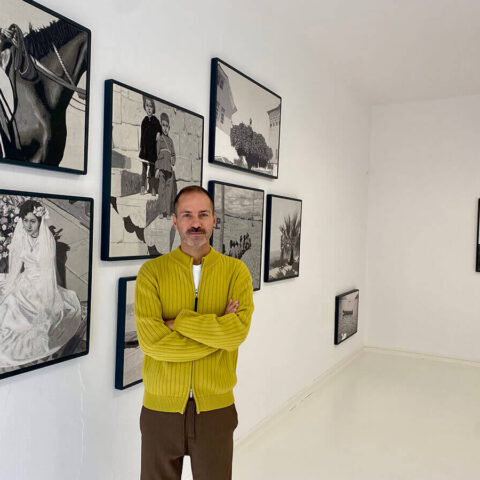 Mustafa Boğa, “Bir gün anlatmak isteyeceğim bi’ hikâyenin ana karakteri olarak görüyorum seni” sergisi, 2025, Lisowski Gallery
