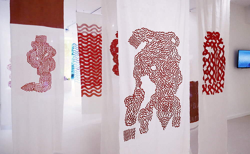 Damla Yücebaş “Yürüyüşler” sergisi, 2025, Decollage Art Space