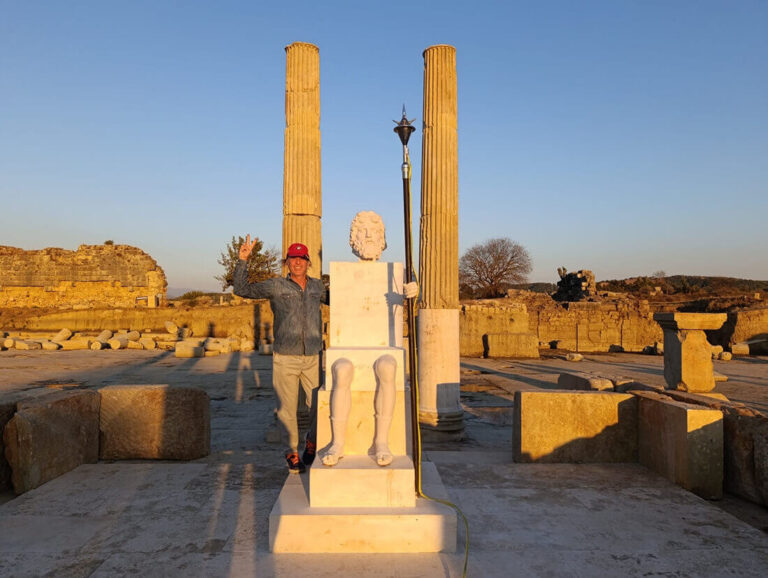 Genco Gülan “Paratonerli Zeus” heykeli, Magnezyası Antik Şehrindeki Zeus Tapınağı