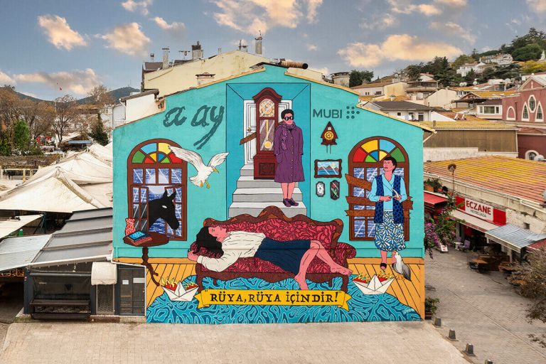 A AY Mural: Gökhan Tüfekçi