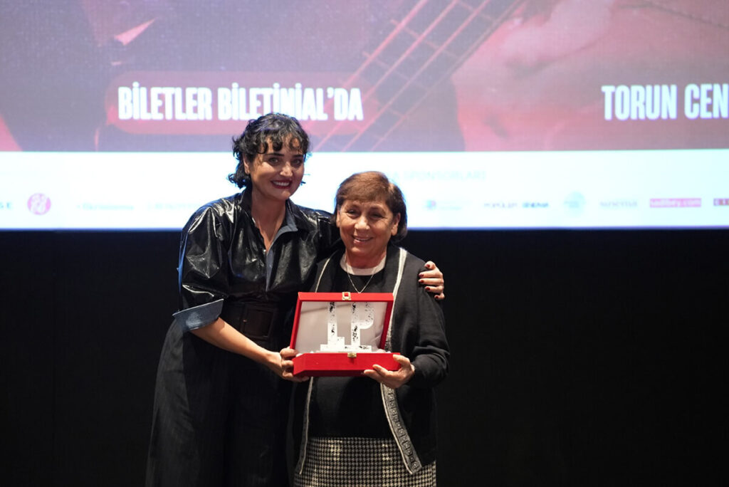 Fadik Sevin Atasoy & Ezel Gönül Acar (Long Play Müzik Filmleri Festivali)
