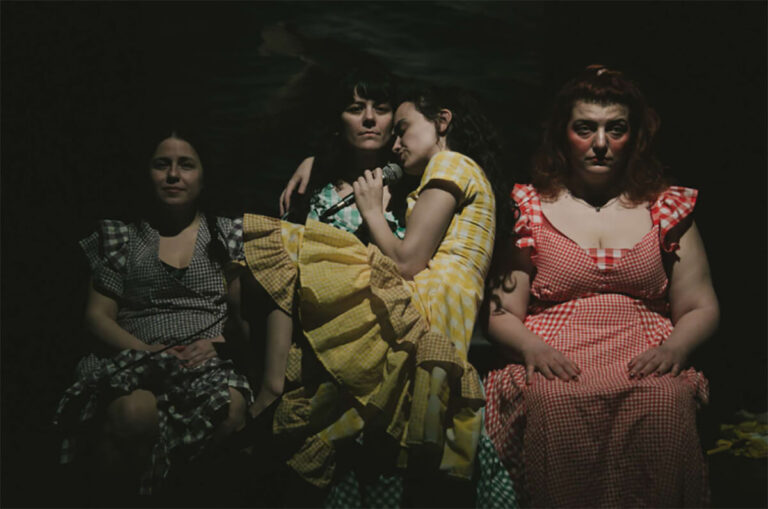 52 hertz (Diana Chilingaryan, Garine Maral Çizmeciyan, Lara Narin, Tara Demircioğlu)