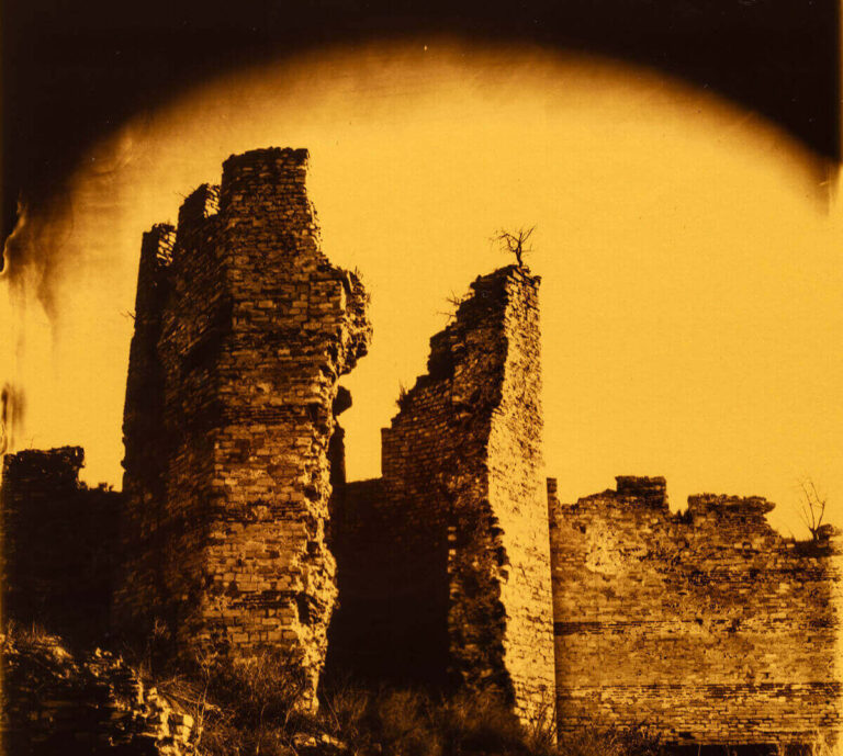 Kerim Suner, "Yarık Kule" Altın tonlu cam pozitif (orotone), 35 x 28 cm