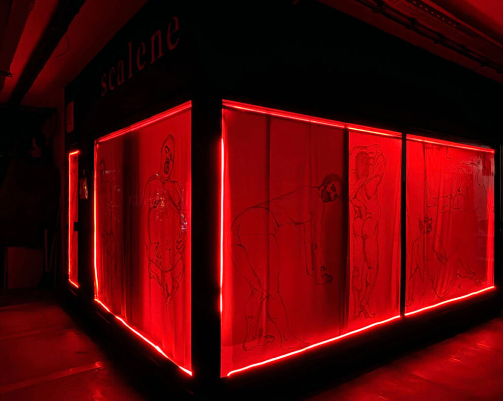Zümrüt Bozkurt "Led Light District" 2026, scalene Vitrin Sergileri I