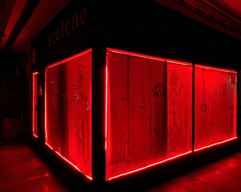 Zümrüt Bozkurt "Led Light District" 2026, scalene Vitrin Sergileri I