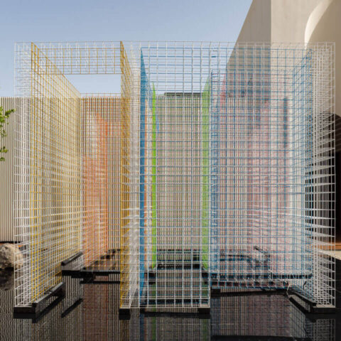 Rashid Al Khalifa, Inhabited Crate - Multicolored, 2026, Galvanized Steel Mesh, 480 × 380 × 300 cm. Photo courtesy of the artist and RAK Art Collection, Saar, Bahrain