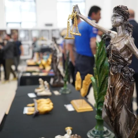 Duvarların Ötesinde Sanat Sergisi