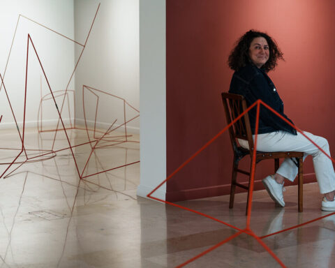 Nermin Ülker “Dört Köşeli Üçgen: Yerini Bulamamış Cümlelerin Anıtları” Black Light Gallery, 2026
