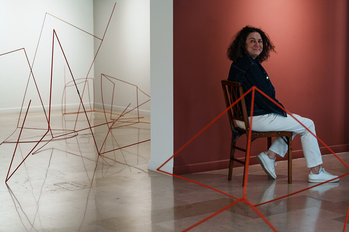 Nermin Ülker “Dört Köşeli Üçgen: Yerini Bulamamış Cümlelerin Anıtları” Black Light Gallery, 2026